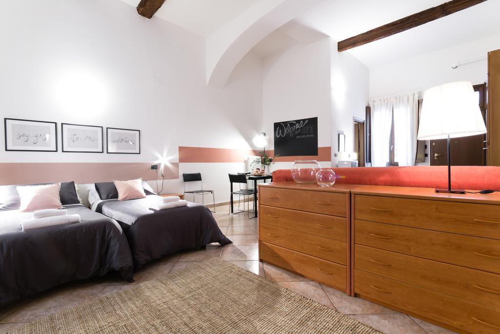 Senzanome - Old Town - Bologna Apartment Bagian luar foto